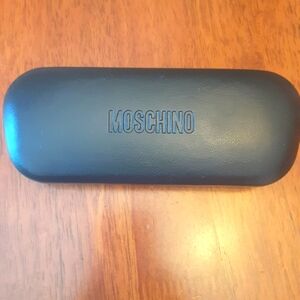 Moschino Elegant Sunglasses Black Case